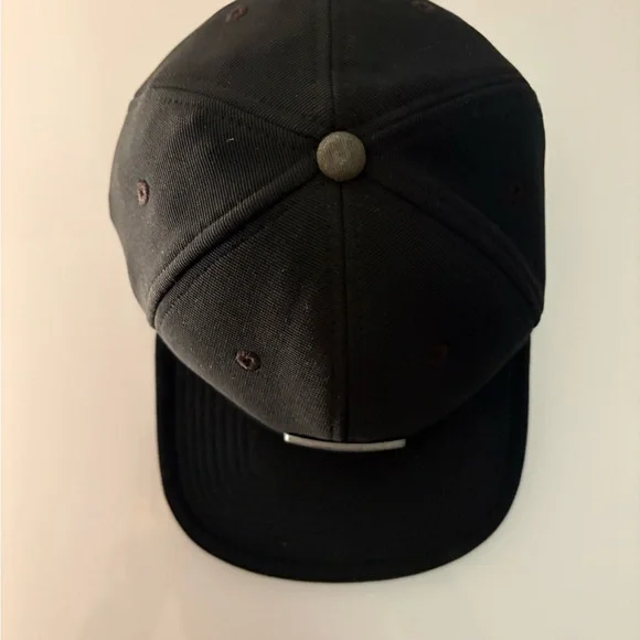 Oakley Men's Black Cap with Silver Logo - Picture 4 of 6
